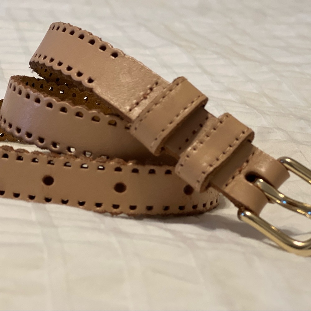 Elegant pink leather Belt